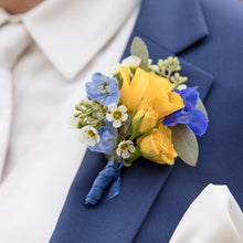 Load image into Gallery viewer, Customary Boutonniere
