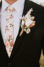 Load image into Gallery viewer, Customary Boutonniere
